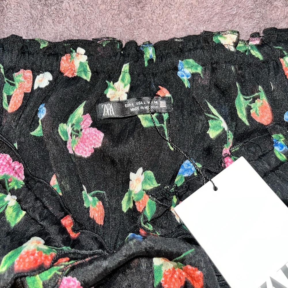 Adorable peasant style top by Zara